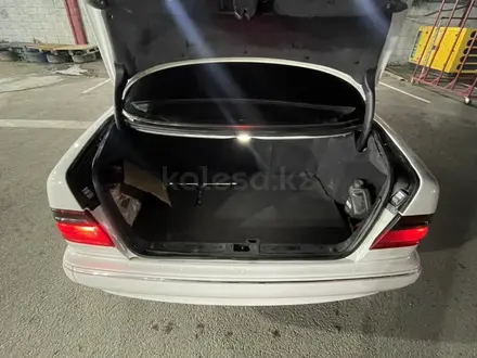 Mercedes-Benz E 320 2001 года за 5 000 000 тг. в Алматы – фото 13