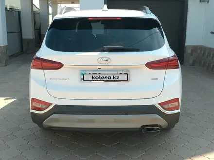 Hyundai Santa Fe 2020 года за 15 000 000 тг. в Уральск – фото 5
