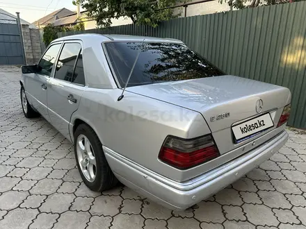 Mercedes-Benz E 280 1995 года за 2 700 000 тг. в Тараз – фото 4