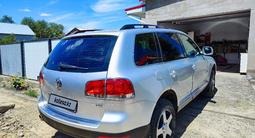 Volkswagen Touareg 2004 года за 4 200 000 тг. в Атырау – фото 4