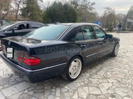 Mercedes-Benz E 240 1998 года за 4 500 000 тг. в Талдыкорган – фото 2