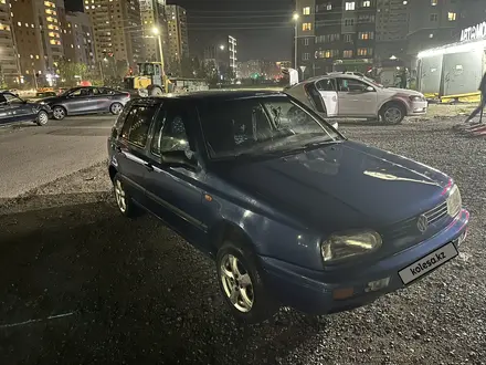 Volkswagen Golf 1996 года за 1 200 000 тг. в Астана – фото 2