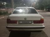 BMW 525 1990 года за 850 000 тг. в Жанаарка – фото 2