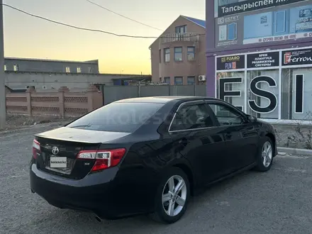 Toyota Camry 2014 года за 6 000 000 тг. в Атырау – фото 3