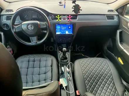 Skoda Rapid 2013 года за 3 800 000 тг. в Атырау – фото 2