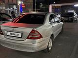 Mercedes-Benz C 180 2001 года за 2 200 000 тг. в Шымкент – фото 4