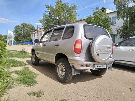 Chevrolet Niva 2004 года за 1 400 000 тг. в Актобе – фото 2