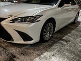 Lexus ES 300h 2019 годаүшін24 500 000 тг. в Алматы – фото 3