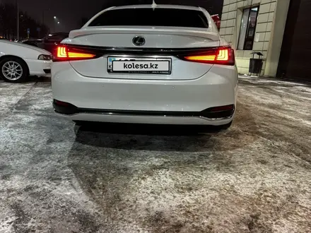 Lexus ES 300h 2019 года за 24 500 000 тг. в Алматы – фото 6