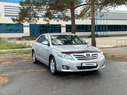 Toyota Camry 2011 года за 7 530 000 тг. в Павлодар – фото 2