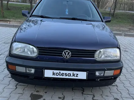 Volkswagen Golf 1996 года за 2 300 000 тг. в Уральск – фото 2