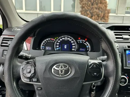 Toyota Camry 2014 года за 8 800 000 тг. в Алматы – фото 18