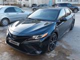 Toyota Camry 2018 года за 10 000 000 тг. в Алматы