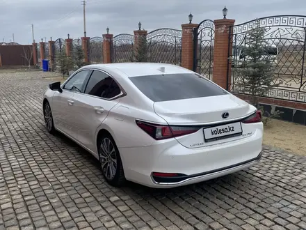 Lexus ES 250 2019 года за 22 500 000 тг. в Атырау – фото 3