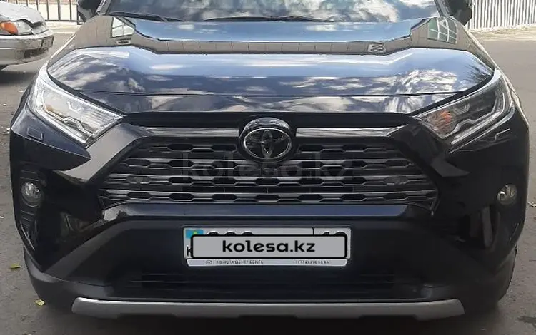 Toyota RAV4 2021 года за 17 500 000 тг. в Семей