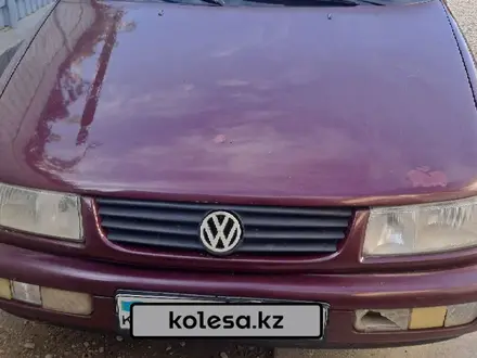 Volkswagen Passat 1995 года за 1 150 000 тг. в Актау – фото 5