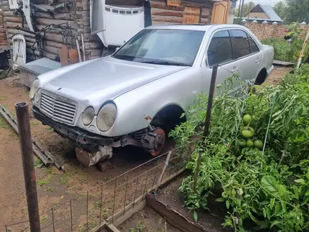 Mercedes-Benz E 320 1997 года за 500 000 тг. в Караганда