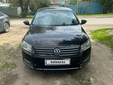 Volkswagen Passat 2013 года за 5 200 000 тг. в Костанай – фото 2