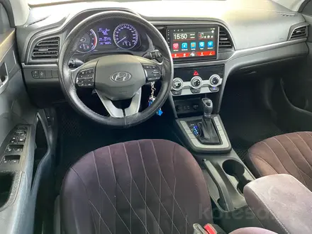Hyundai Elantra 2019 года за 8 300 000 тг. в Шымкент – фото 8