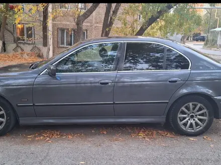 BMW 528 1999 года за 3 000 000 тг. в Шымкент