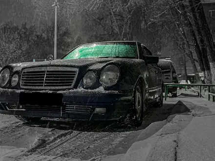 Mercedes-Benz E 230 1997 года за 2 300 000 тг. в Караганда