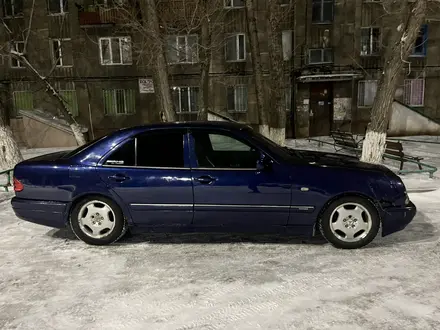 Mercedes-Benz E 230 1997 года за 2 300 000 тг. в Караганда – фото 2