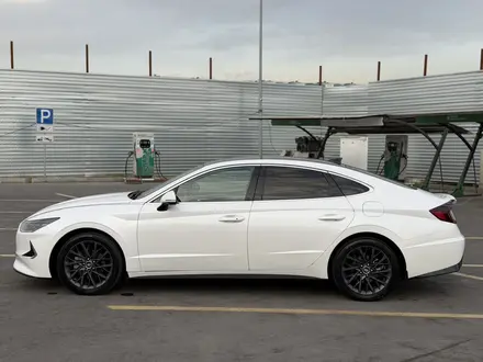 Hyundai Sonata 2022 года за 12 000 000 тг. в Алматы – фото 9