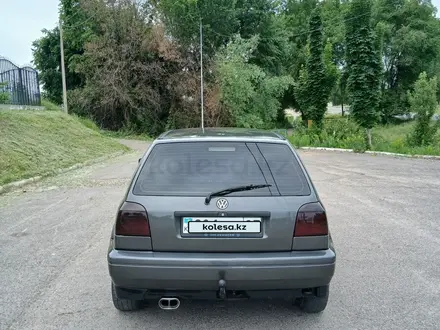 Volkswagen Golf 1997 года за 1 300 000 тг. в Алматы – фото 2