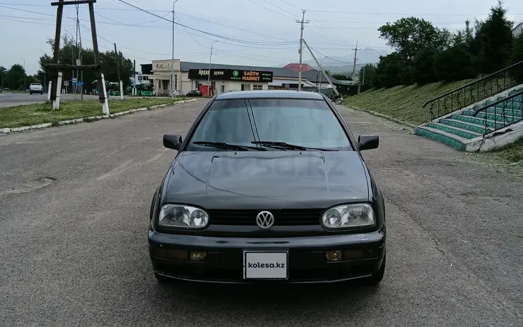 Volkswagen Golf 1997 года за 1 300 000 тг. в Алматы