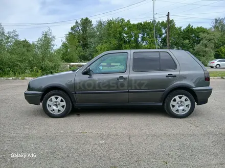 Volkswagen Golf 1997 года за 1 300 000 тг. в Алматы – фото 3