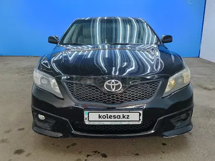 Toyota Camry 2010 года за 4 009 000 тг. в Актобе – фото 2
