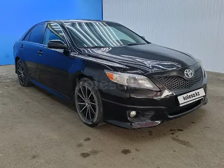 Toyota Camry 2010 года за 4 009 000 тг. в Актобе – фото 3
