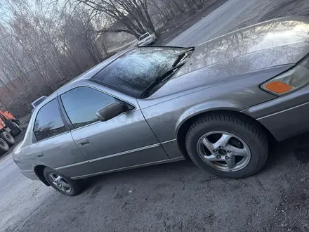 Toyota Camry 1997 года за 2 700 000 тг. в Усть-Каменогорск – фото 2
