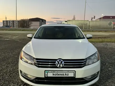 Volkswagen Passat 2013 года за 6 450 000 тг. в Актобе