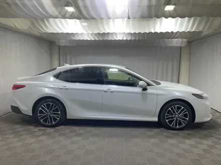 Toyota Camry Luxe eCVT 2026 года за 23 500 000 тг. в Алматы – фото 17