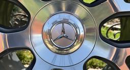 Оригинальные диски R22 AMG резиной на Mercedes G-Classe W463 Гелендваген за 1 355 000 тг. в Алматы – фото 5