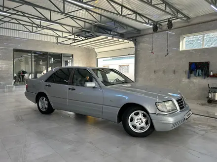 Mercedes-Benz S 320 1998 года за 4 300 000 тг. в Жанаозен – фото 2