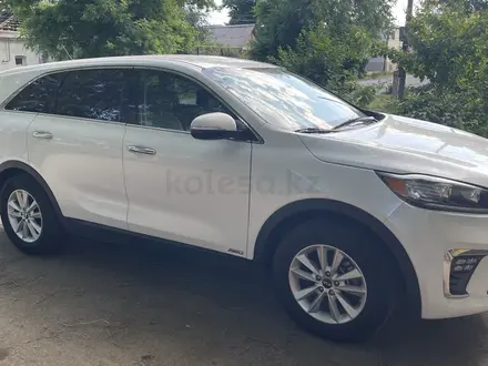 Kia Sorento 2018 года за 6 500 000 тг. в Уральск – фото 3