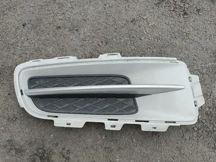 Правая заглушка бампера на БМВ x5e70. за 25 000 тг. в Алматы