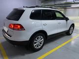 Volkswagen Touareg 2017 года за 24 000 000 тг. в Алматы – фото 4