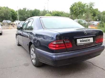 Mercedes-Benz E 200 1999 года за 3 600 000 тг. в Павлодар – фото 4