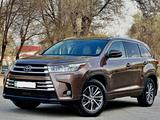 Toyota Highlander 2018 года за 17 200 000 тг. в Алматы