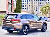 Toyota Highlander 2018 года за 18 200 000 тг. в Алматы – фото 3