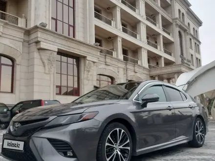 Toyota Camry 2019 года за 12 500 000 тг. в Алматы – фото 2