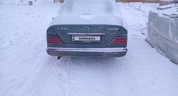 Mercedes-Benz E 200 1994 годаfor850 000 тг. в Астана – фото 2