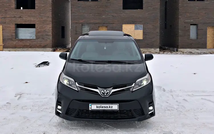 Toyota Sienna 2018 годаүшін15 000 000 тг. в Уральск