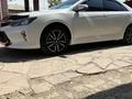 Toyota Camry 2017 года за 14 500 000 тг. в Атырау – фото 2