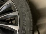 Комплект шин с дисками за 700 000 тг. в Астана – фото 3