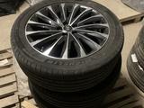 Комплект шин с дисками за 700 000 тг. в Астана
