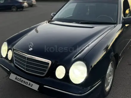 Mercedes-Benz E 320 1999 года за 3 800 000 тг. в Астана – фото 3